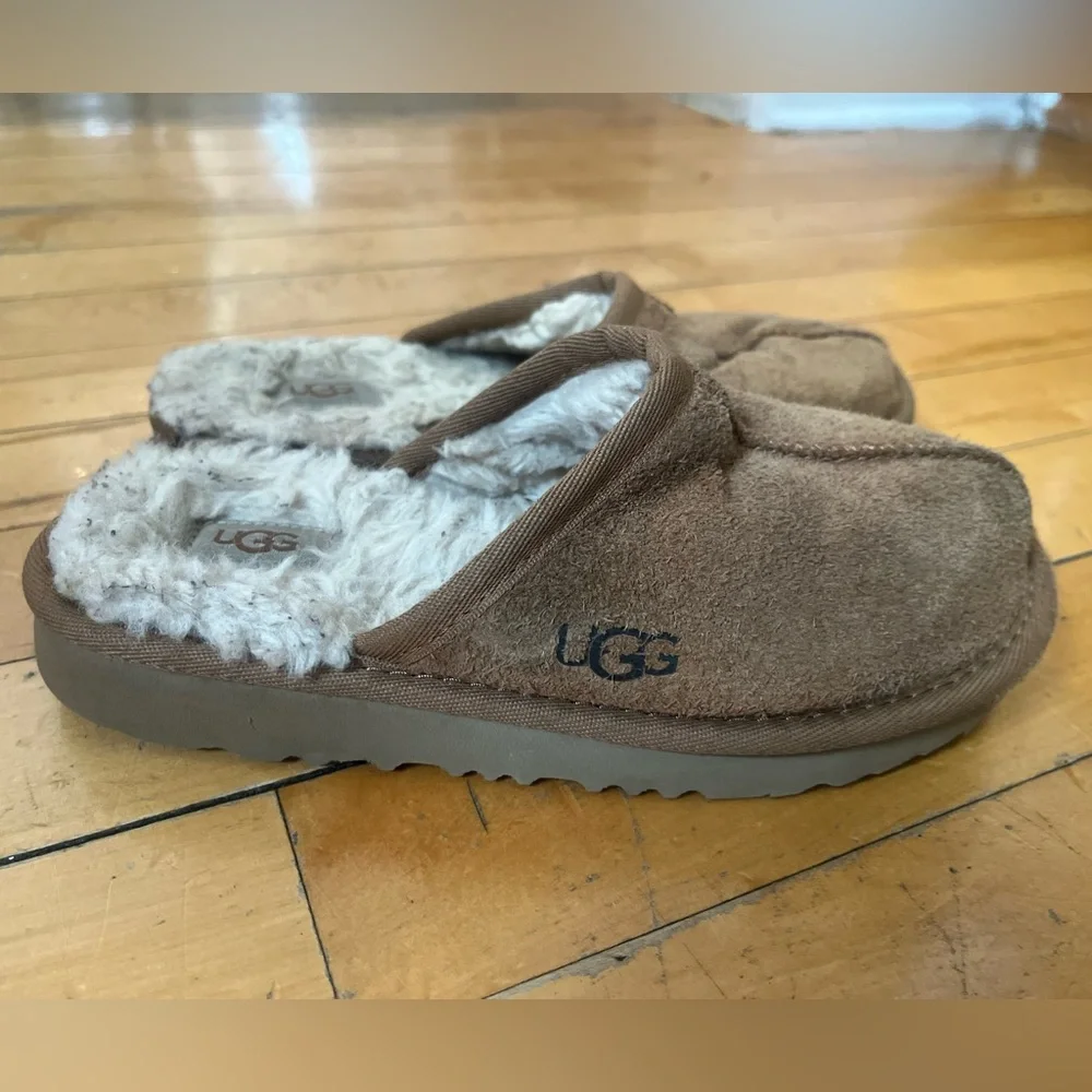 UGG Brown Suede Slippers Kids' Keegan Slide In Chestnut size 1 UC trending